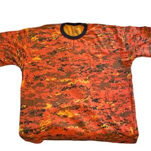 2 men's Camouflage t-shirts. 2/$20